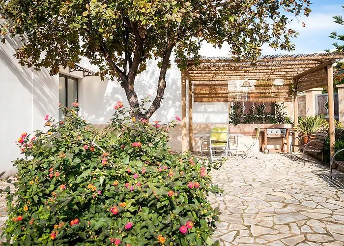 Bed & Breakfast La Garolla 3*